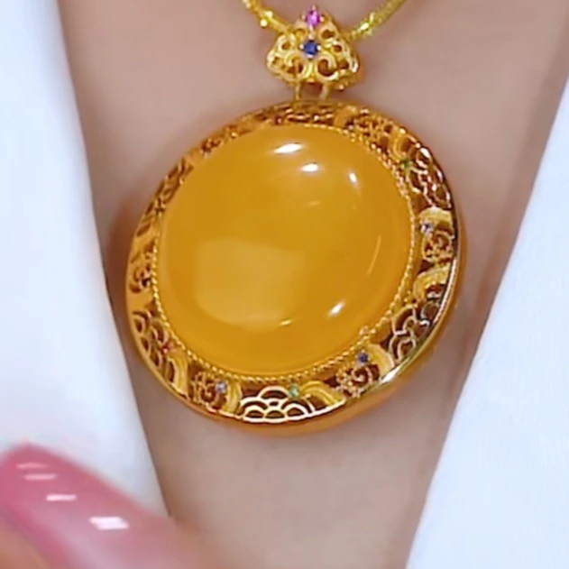 铜合金项链 鸡油黄-满蜜镶嵌精美轻奢气质精致大圆形时尚坠链