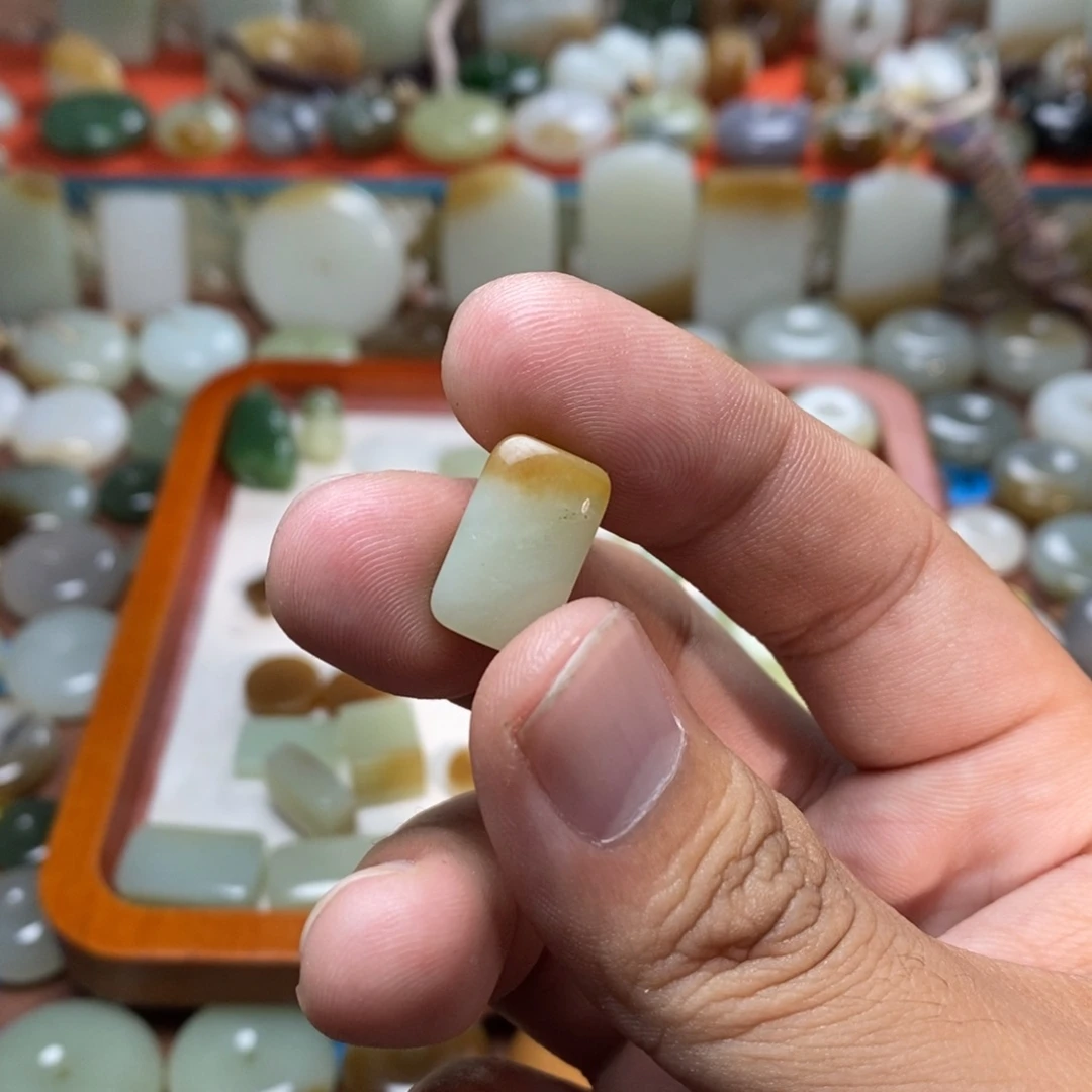 和田玉未镶嵌吊坠(不含链)