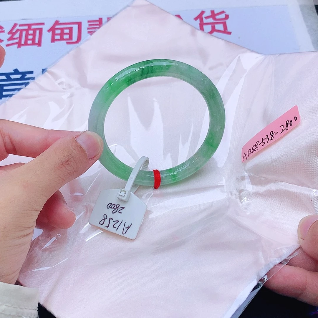 未镶嵌手镯翡翠翡翠