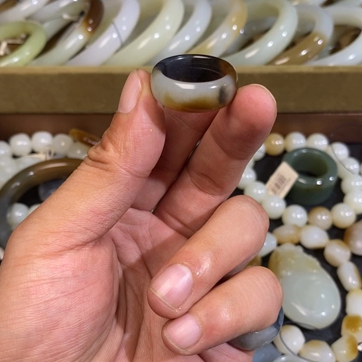 未镶嵌戒指和田玉一***檬新疆若羌扶果岭李保国矿楼兰三彩戒圈