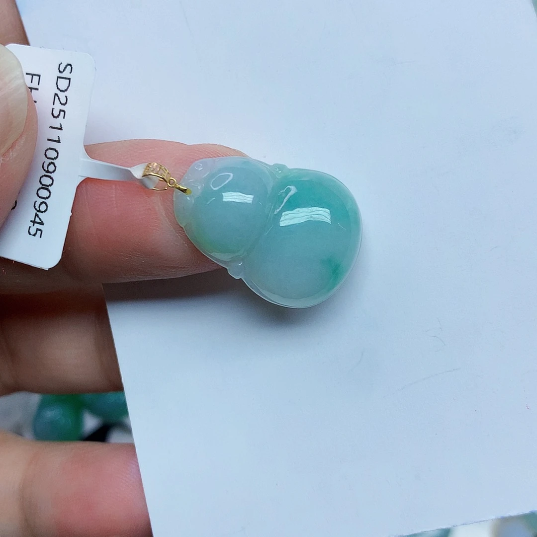 翡翠18K金镶嵌颈饰357888