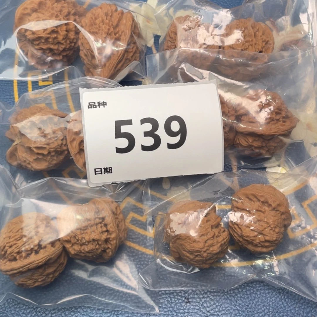 把件文玩核桃539号6对带练手血麒麟