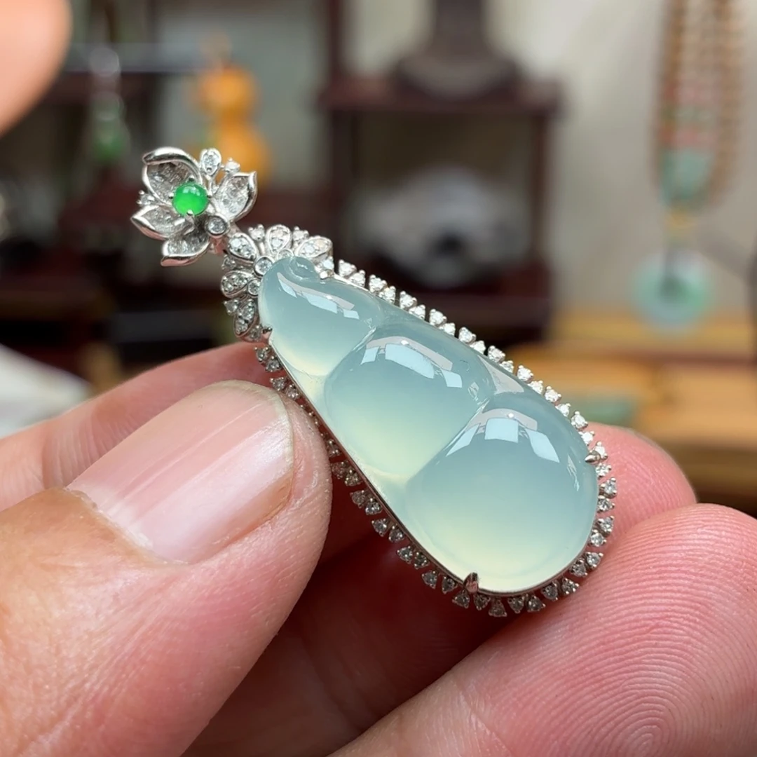 翡翠18K金镶嵌颈饰