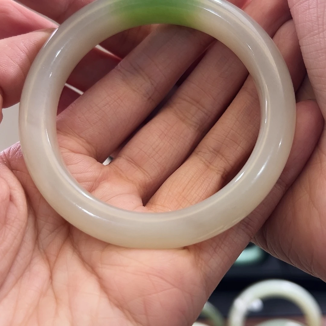 萌***梦和田玉未镶嵌手镯57