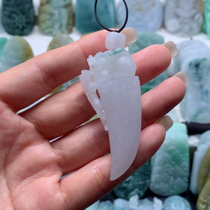 定制翡翠未镶嵌龙牙