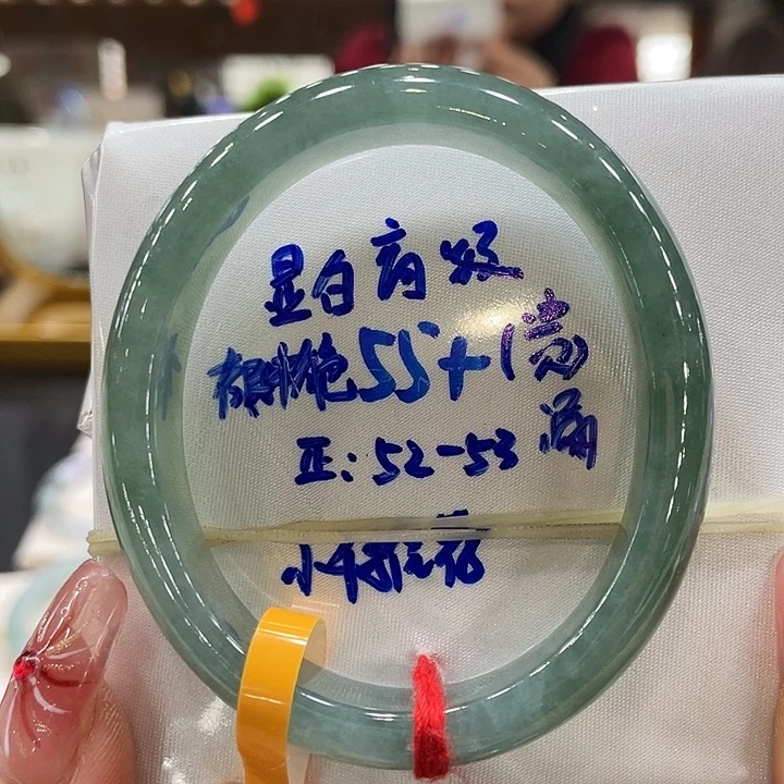 翡翠手镯未镶嵌翡翠手镯