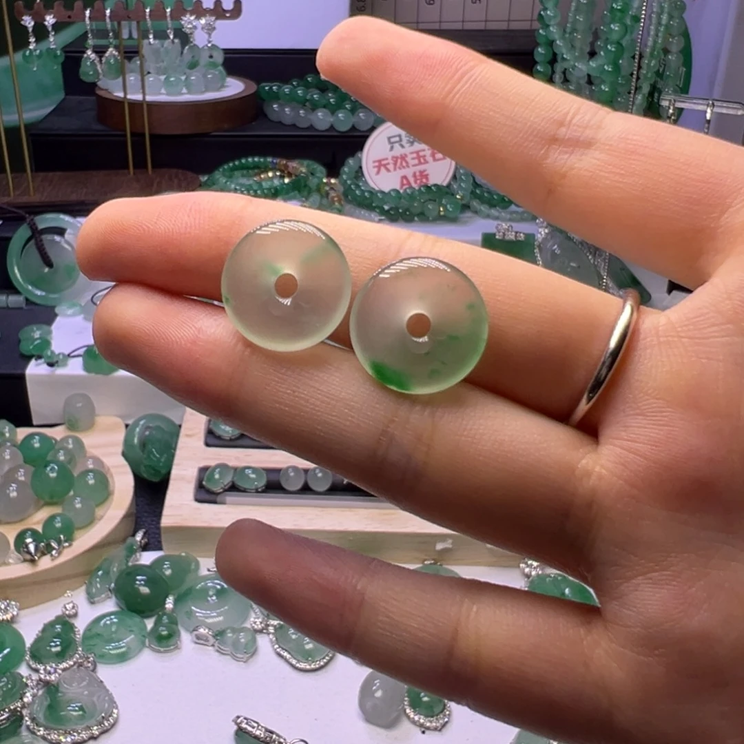 幸***运颈饰未镶嵌石英质玉（非洲翠）