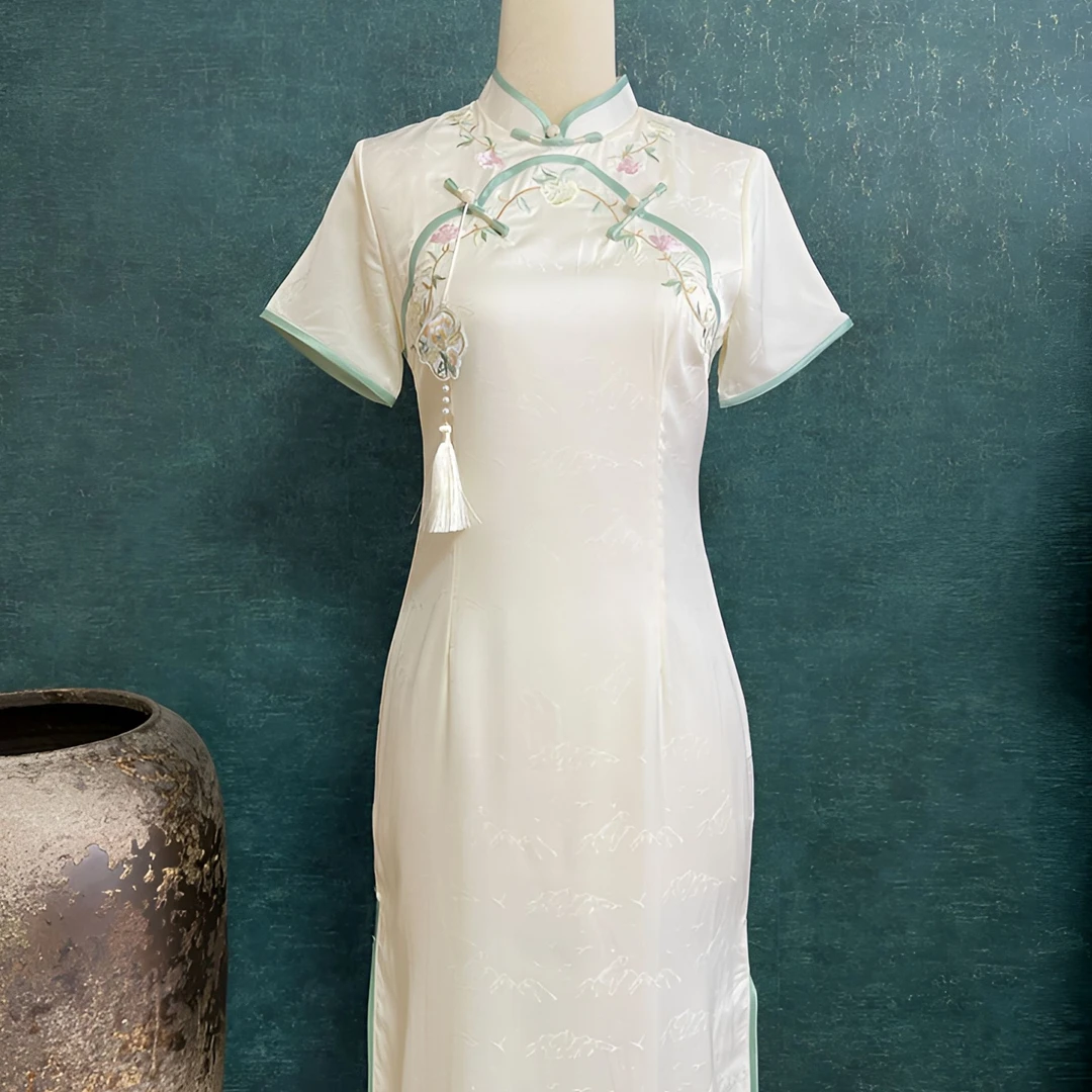 创新美人襟复古优雅时尚修身显瘦旗袍（越唐美人襟刺绣）