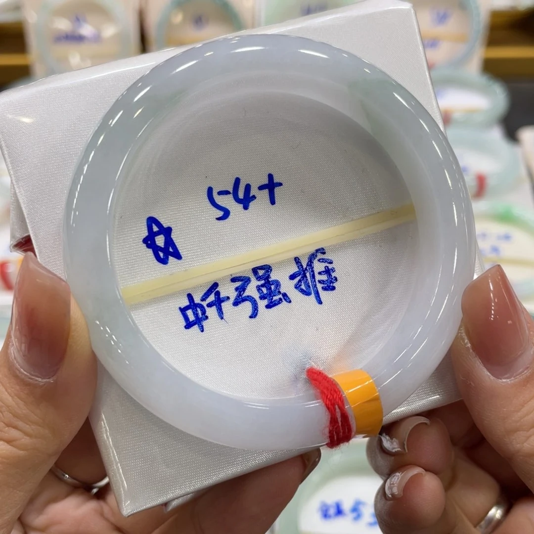 翡翠手镯未镶嵌翡翠手镯