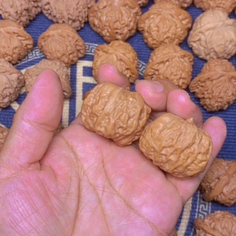 【闪购商品】文玩核桃吊坠一根筋