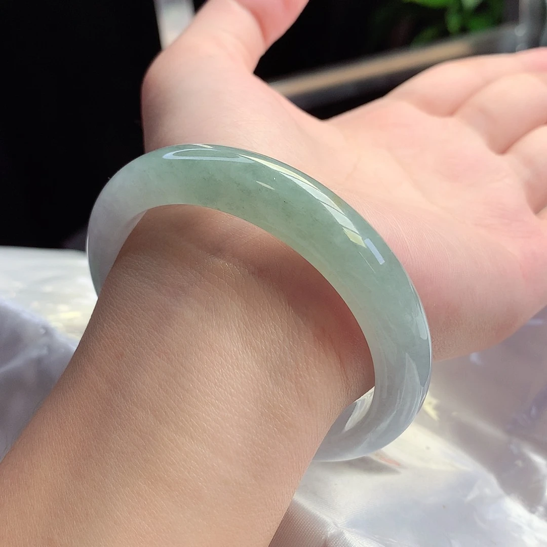 未镶嵌手镯翡翠55/56白底青，水头感十足，超有性价比