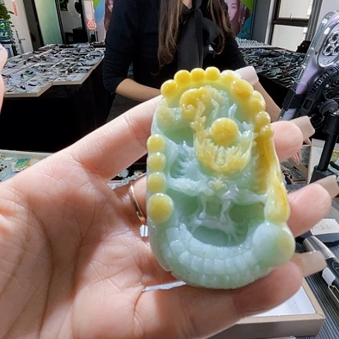 颈饰未镶嵌翡翠一个