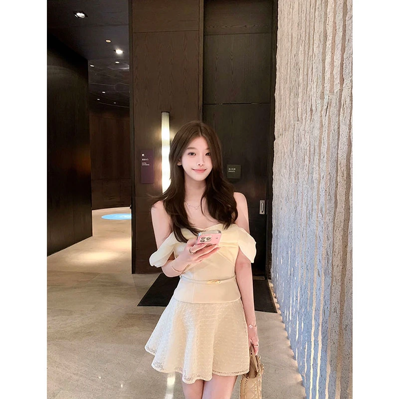 高级感法式一字肩辣妹扭结短袖修身上衣2025夏季A字半身裙两件套
