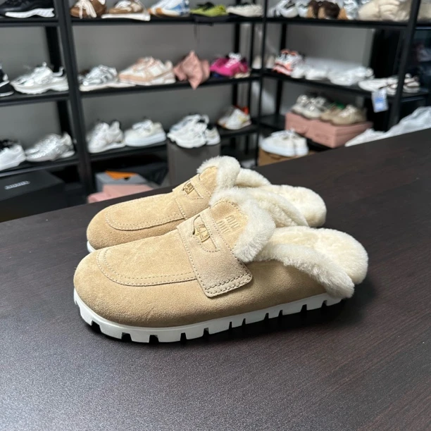 99新 MIU MIU/缪缪 miumiu缪缪毛拖穆勒半拖 38码