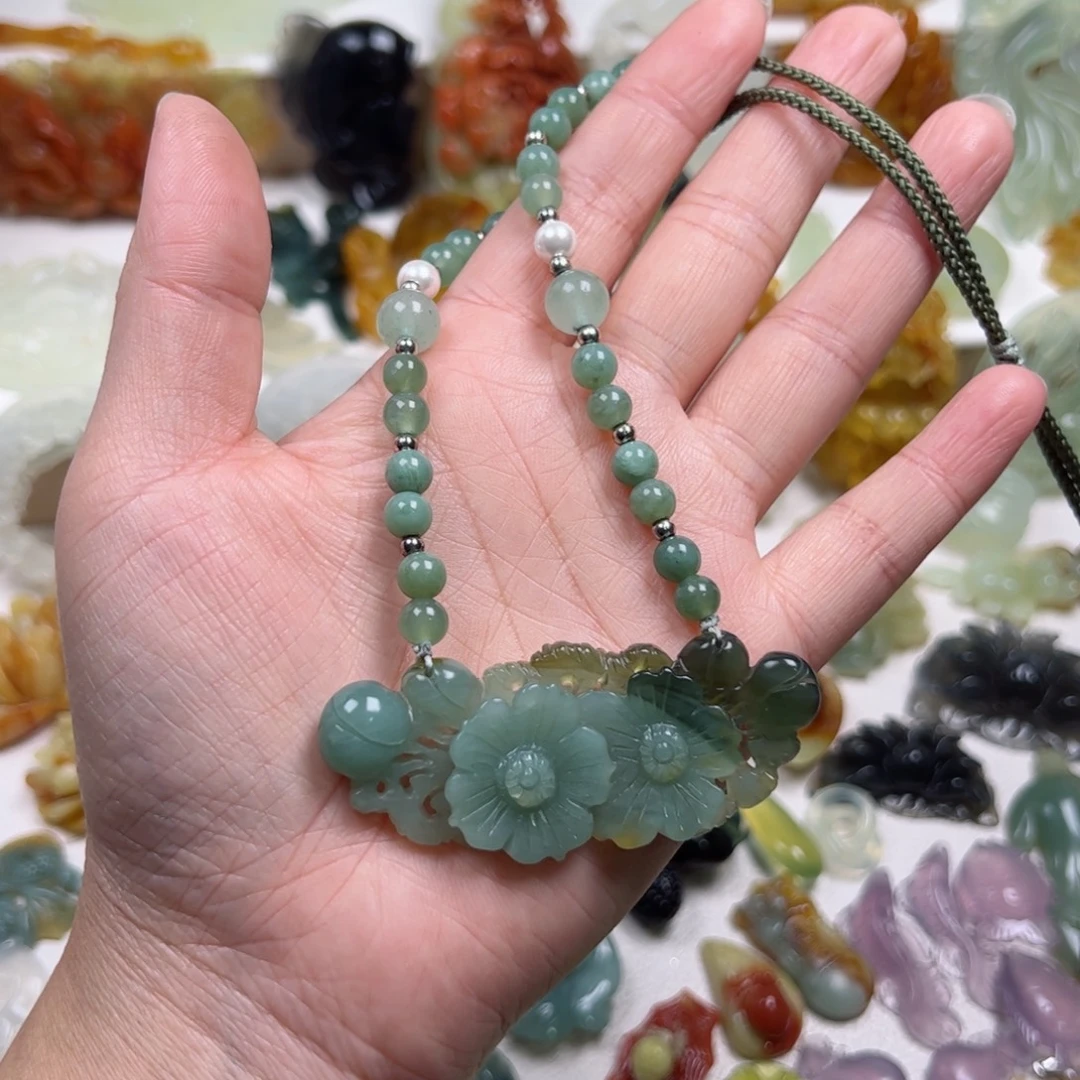 蛇纹石玉未镶嵌颈饰