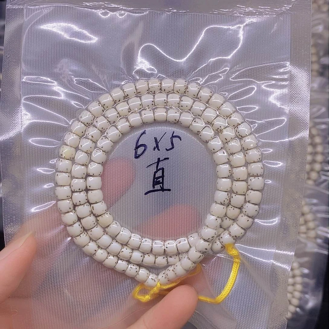 星月菩提手串b****e海南原生态星月菩提