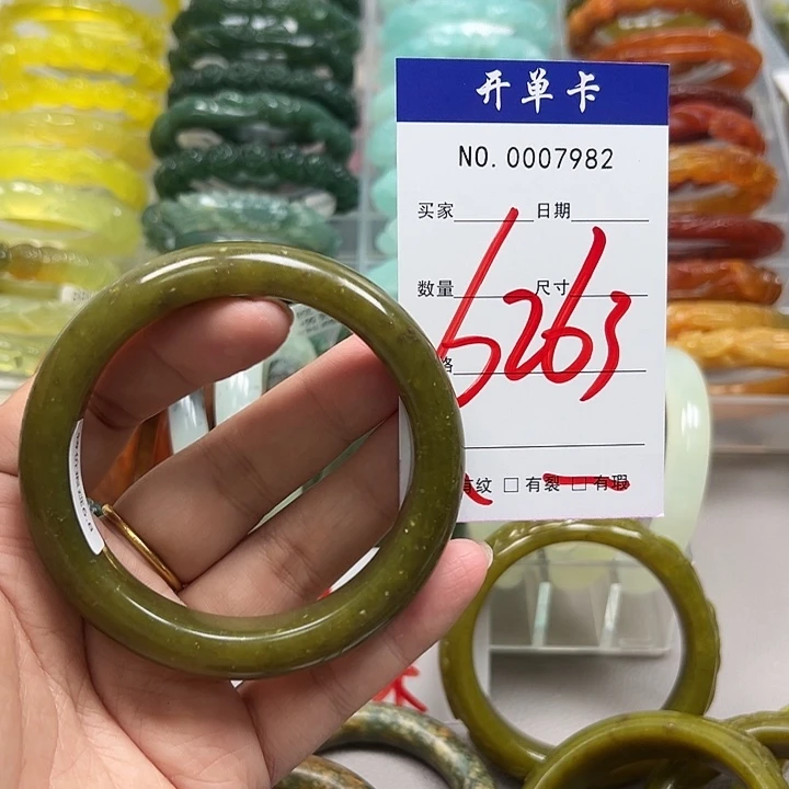 蛇纹石玉未镶嵌手镯