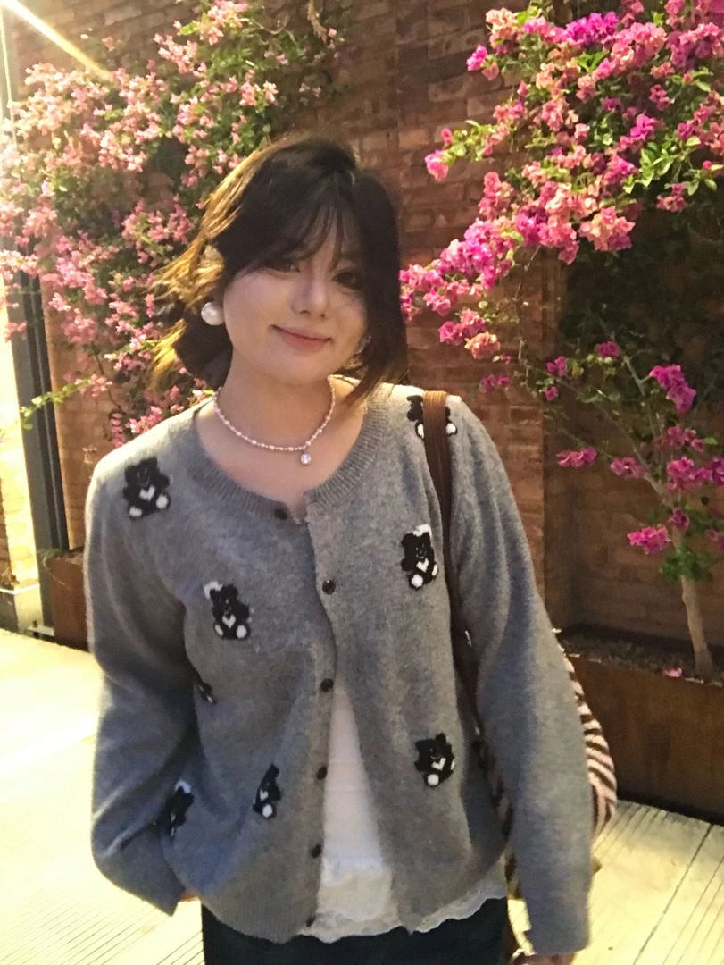9900大码女装小熊提花圆领针织衫开衫女设计感宽松百搭减龄上衣