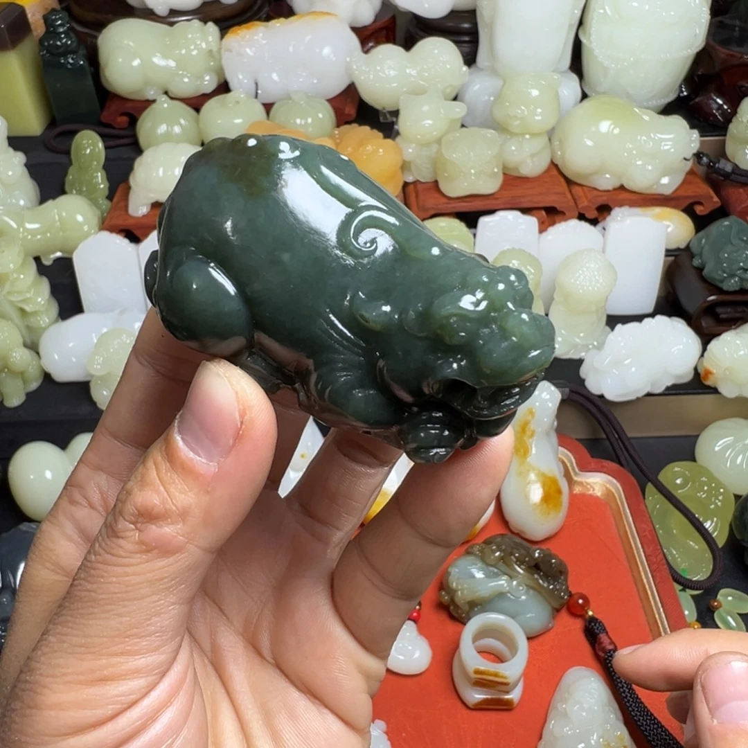 和田玉未镶嵌把件