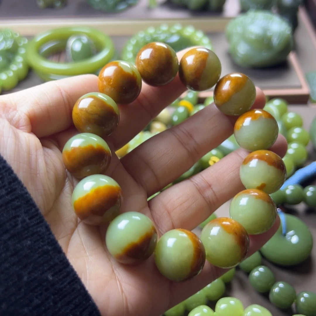 好***看岫岩河磨玉（透闪石质玉）未镶嵌挂件