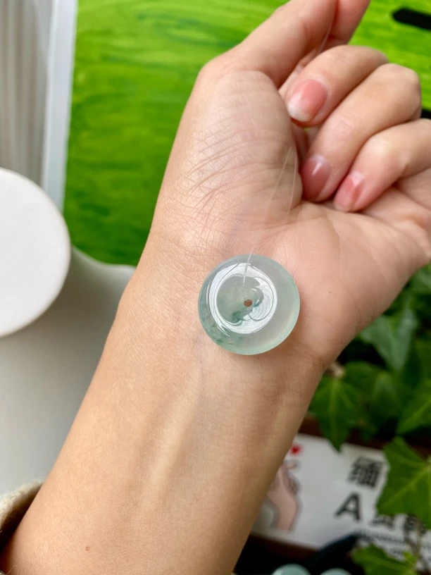 天然的缅甸翡翠A货