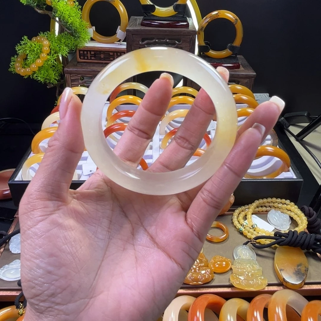 未镶嵌手镯石英质玉