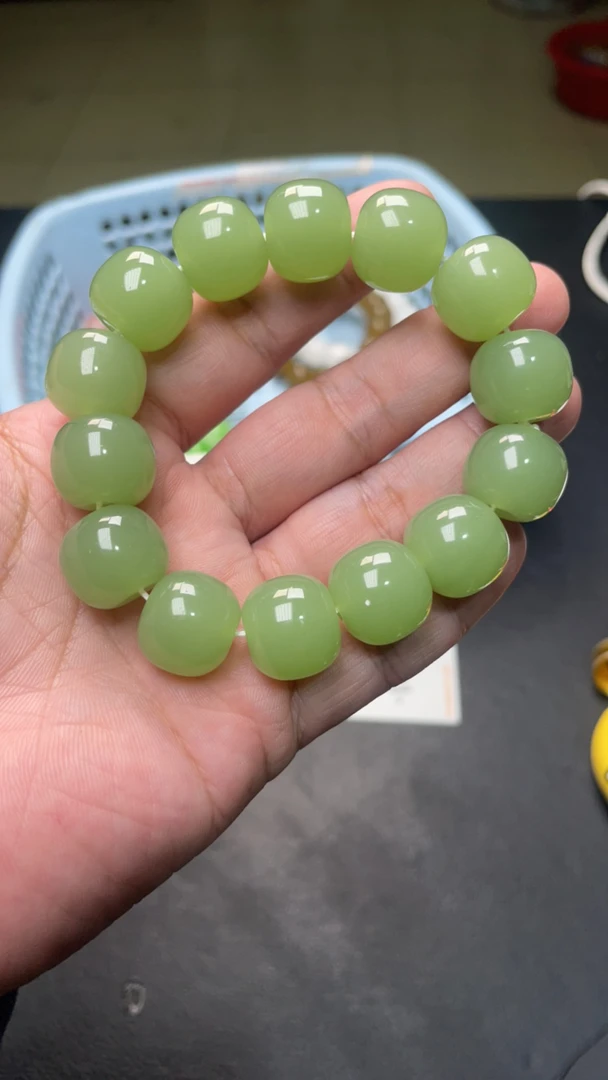 B367  16 老型鸭蛋青手串