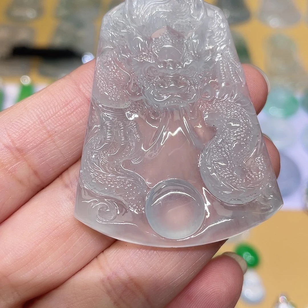 翡翠未镶嵌颈饰龙牌