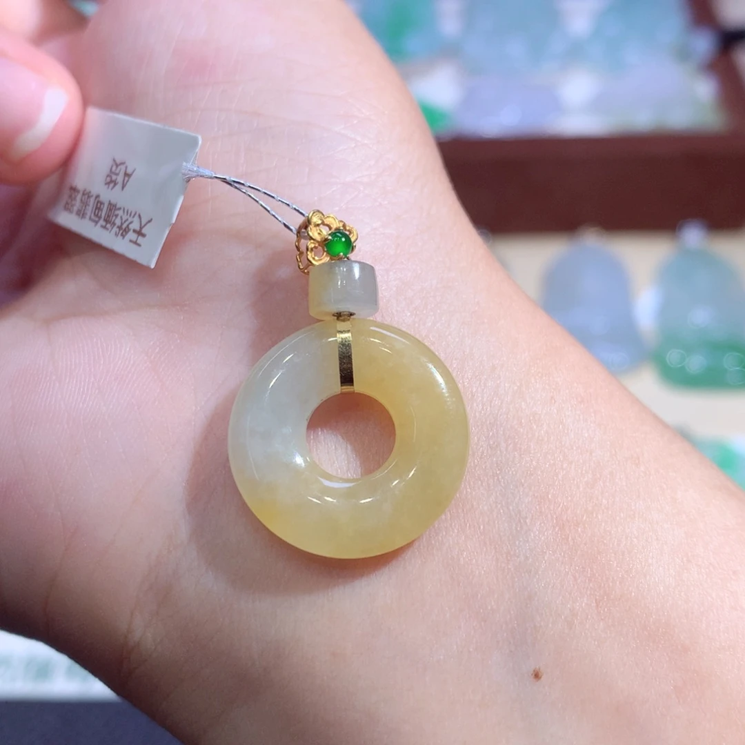 翡翠18K金镶嵌颈饰翡翠