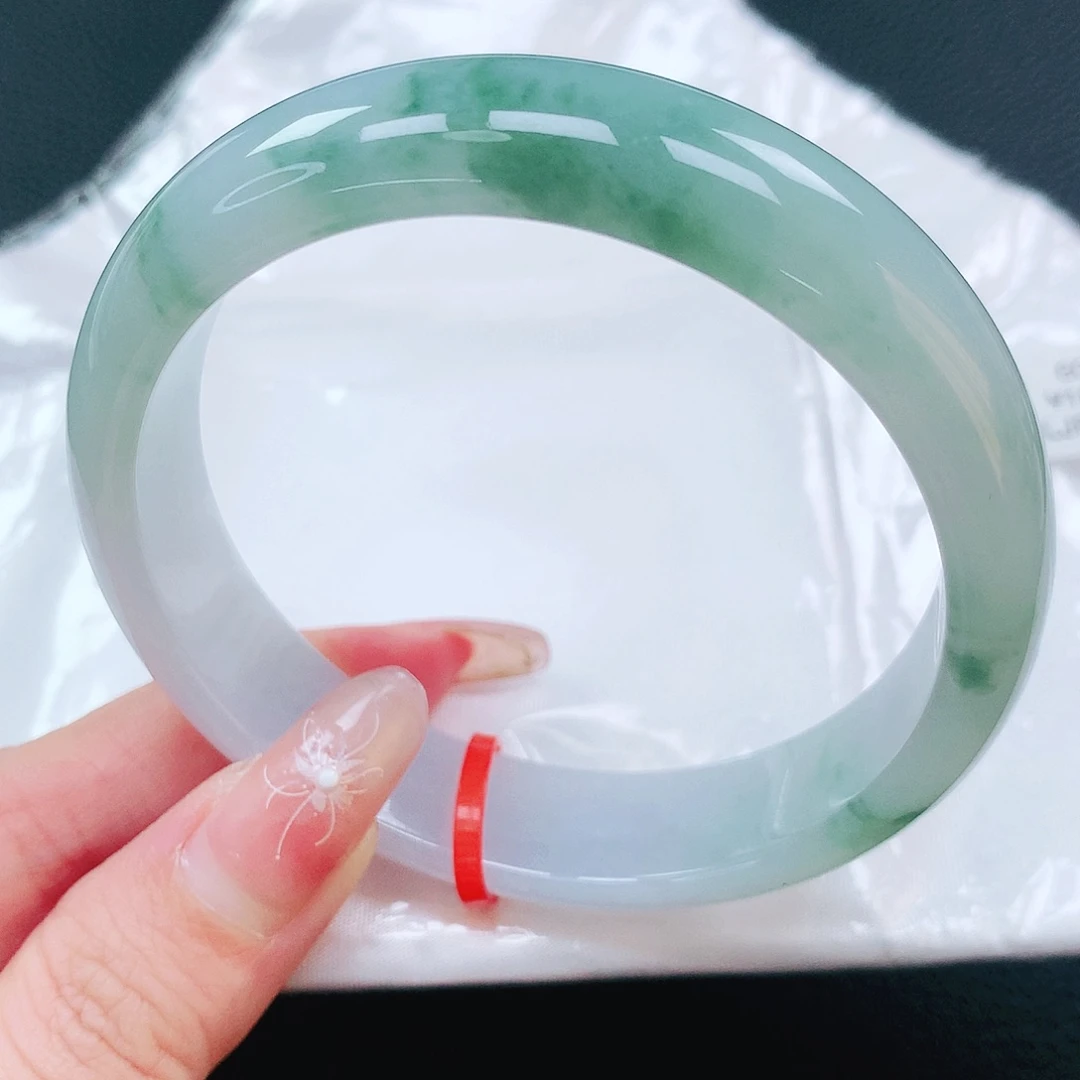翡翠手镯未镶嵌60圈