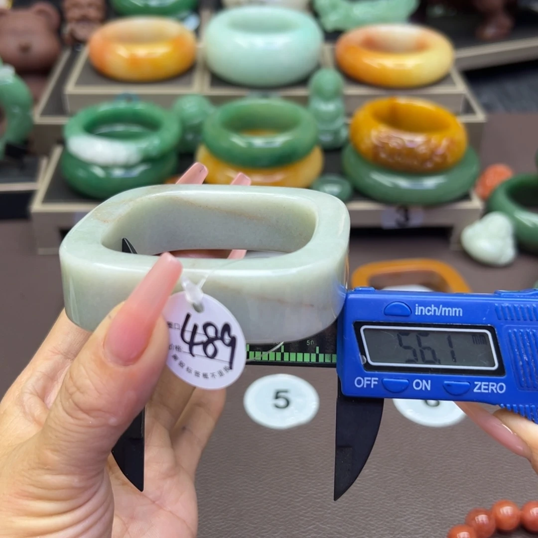 未镶嵌手镯石英岩玉