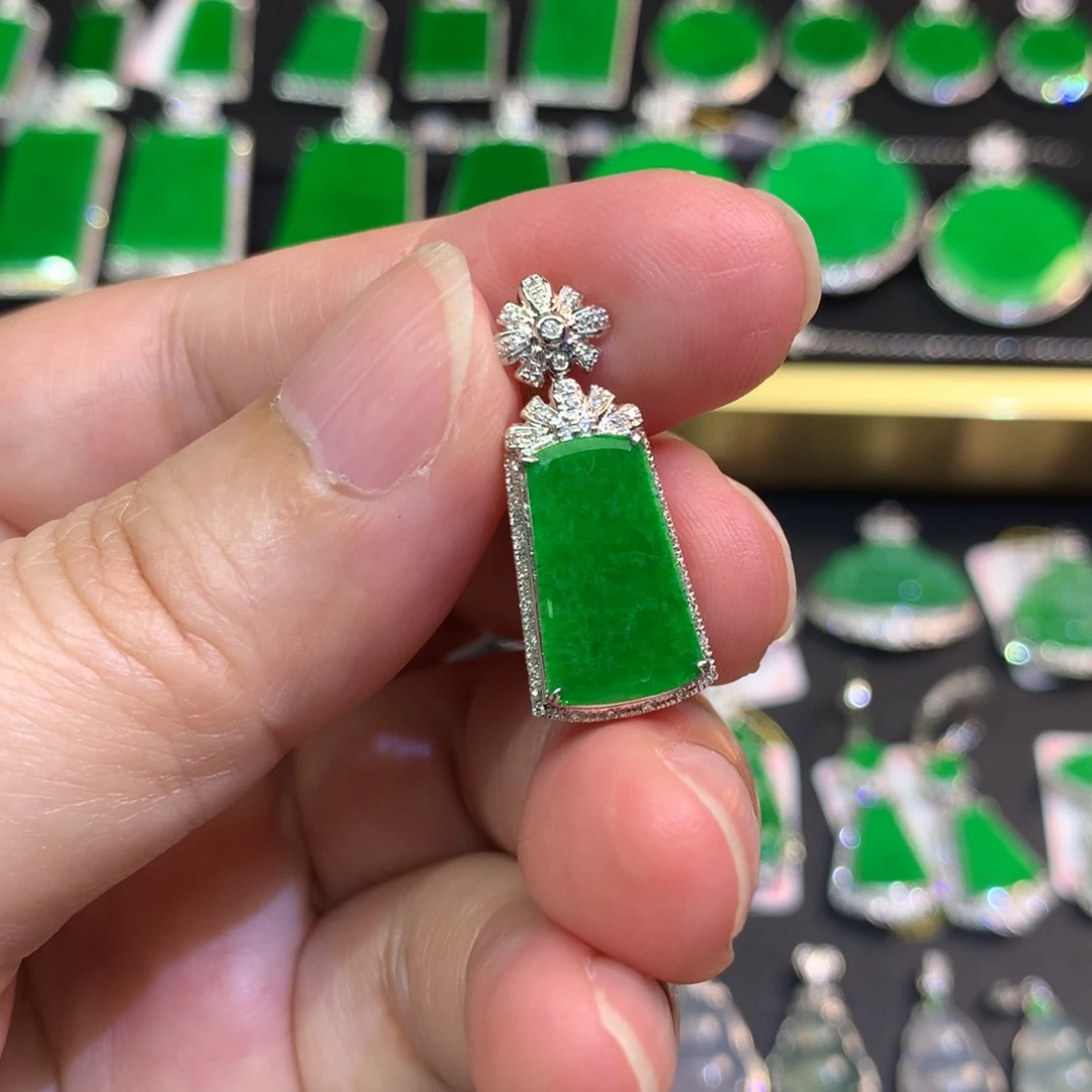 翡翠18K金镶嵌吊坠(不含链)