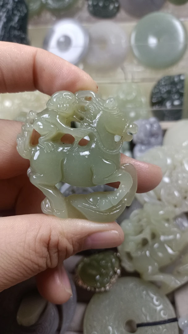 和田玉天然马牌来了