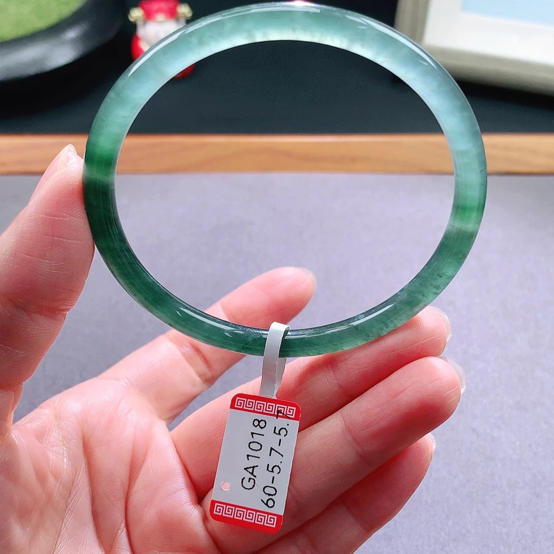 翡翠手镯未镶嵌天然翡翠手镯