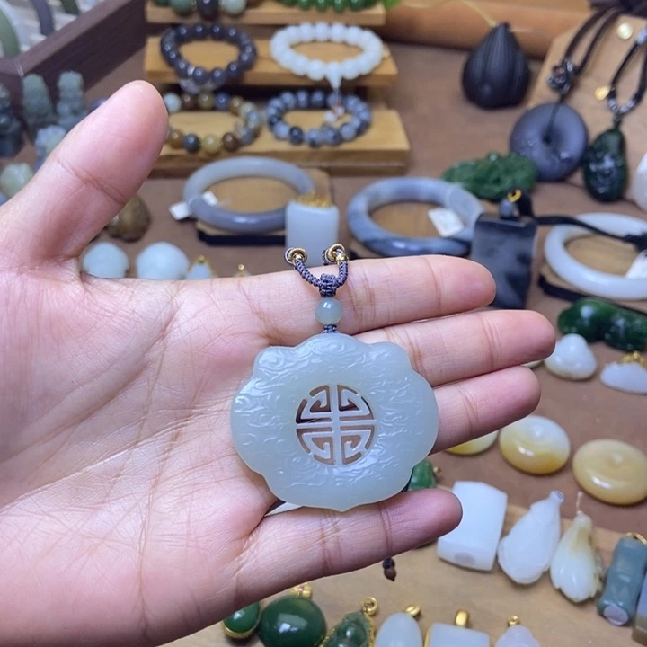 和田玉未镶嵌颈饰