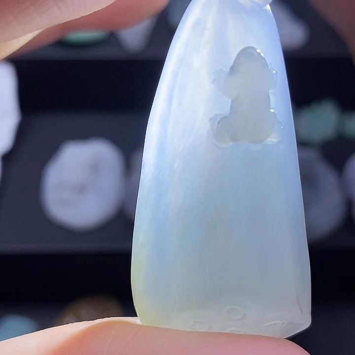 翡翠未镶嵌颈饰翡翠首饰