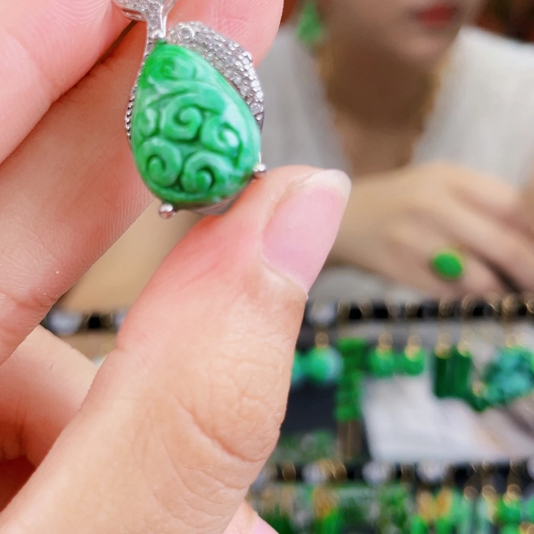 银S925镶嵌翡翠耳饰