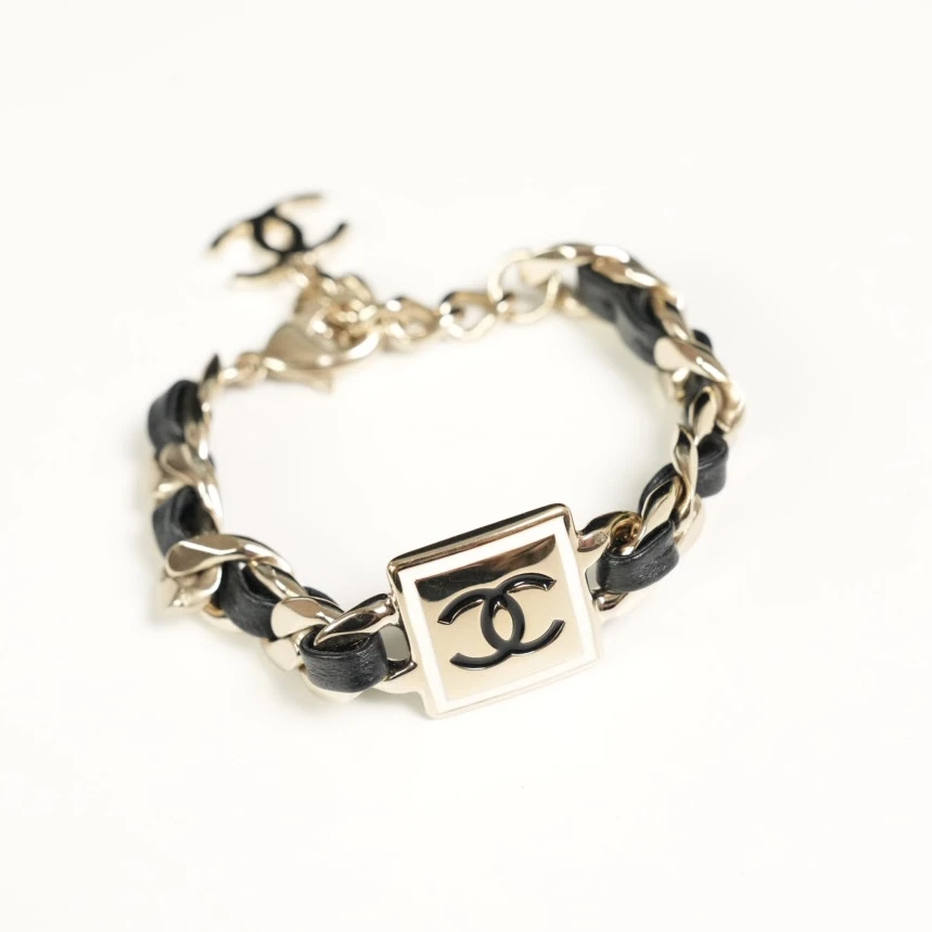 Chanel 珐琅方块皮穿手链