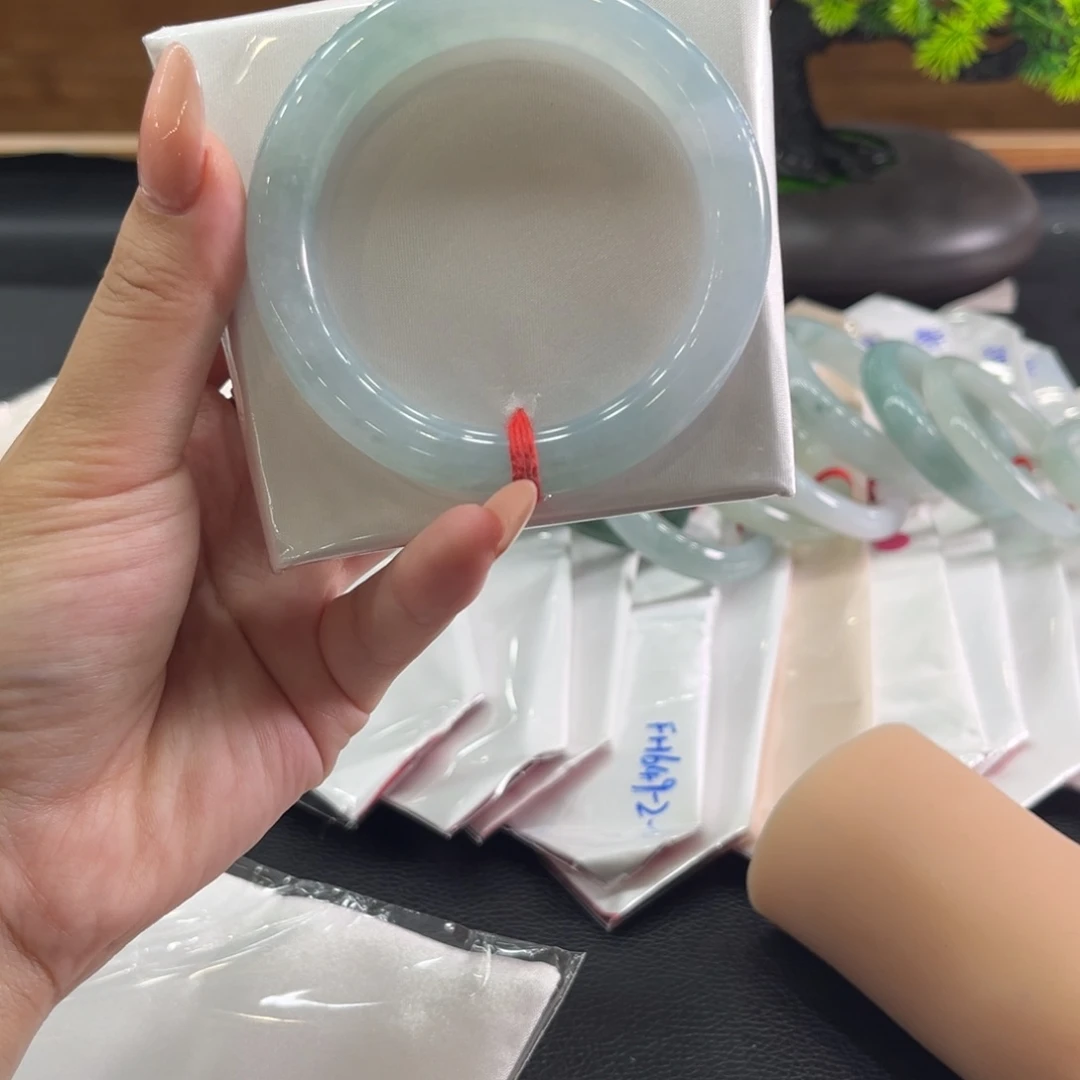 翡翠未镶嵌手镯54圆条冰蓝力推