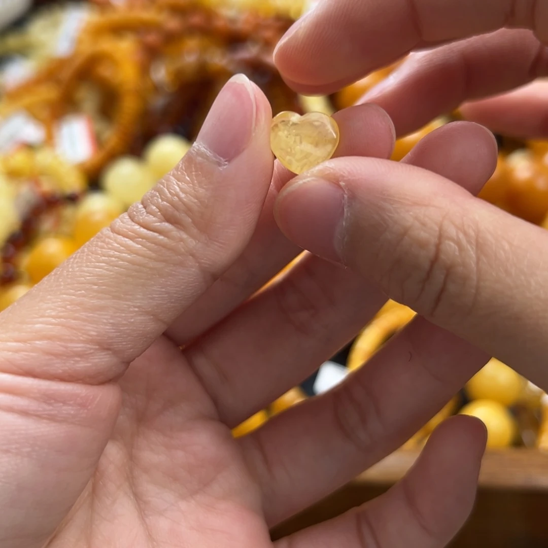 未镶嵌琥珀珠宝奇石