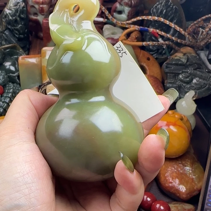 透闪石质玉未镶嵌珠宝奇石