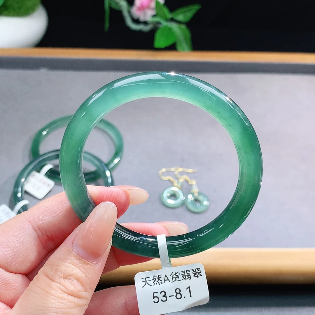 未镶嵌手镯（圆镯）翡翠