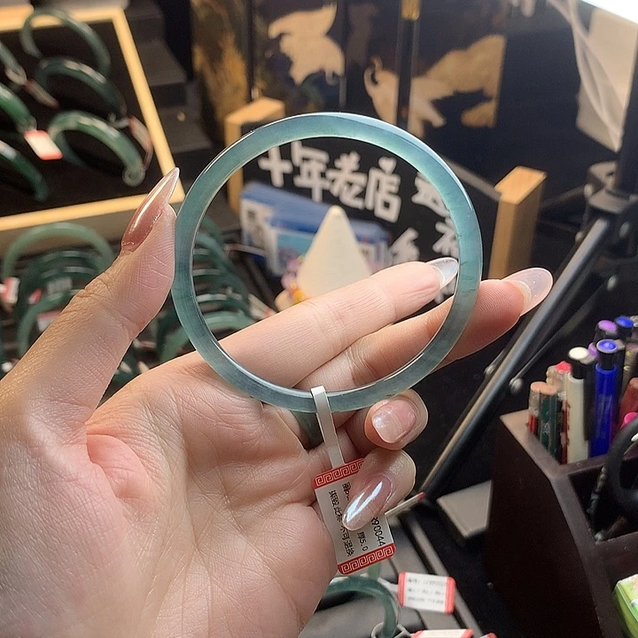 翡翠手镯未镶嵌和*60圈口
