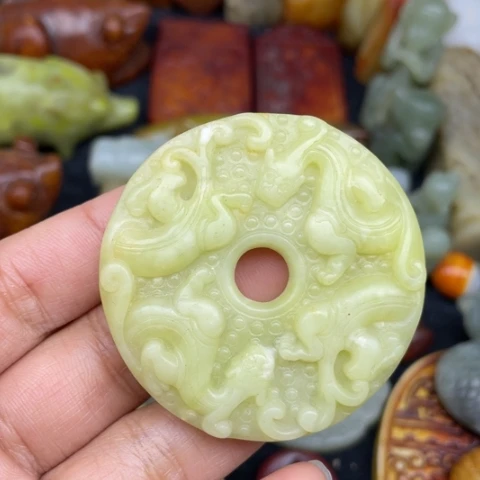 蛇纹石玉未镶嵌颈饰13