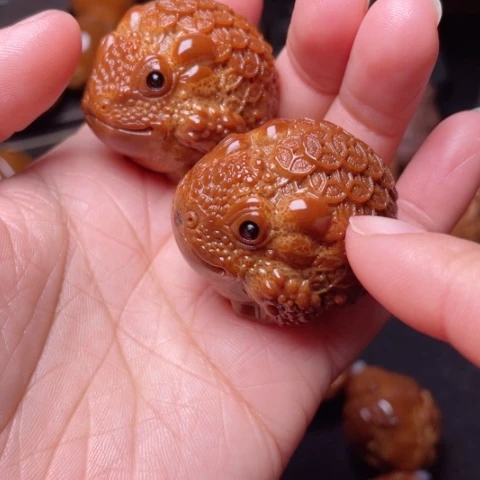 【闪购商品】手串/手链橄榄核无*37左右金币金蝉手球