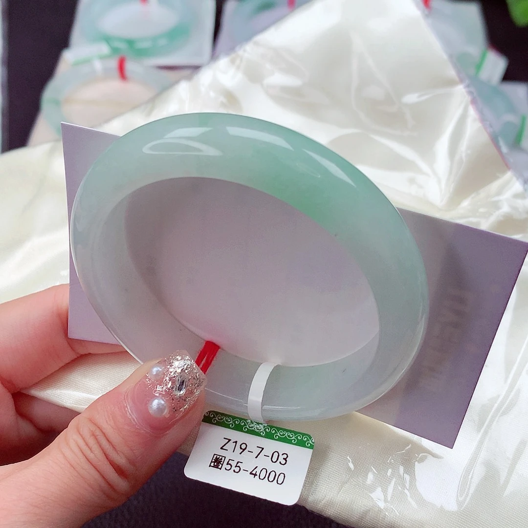 翡翠未镶嵌手镯5556渐变果绿2号