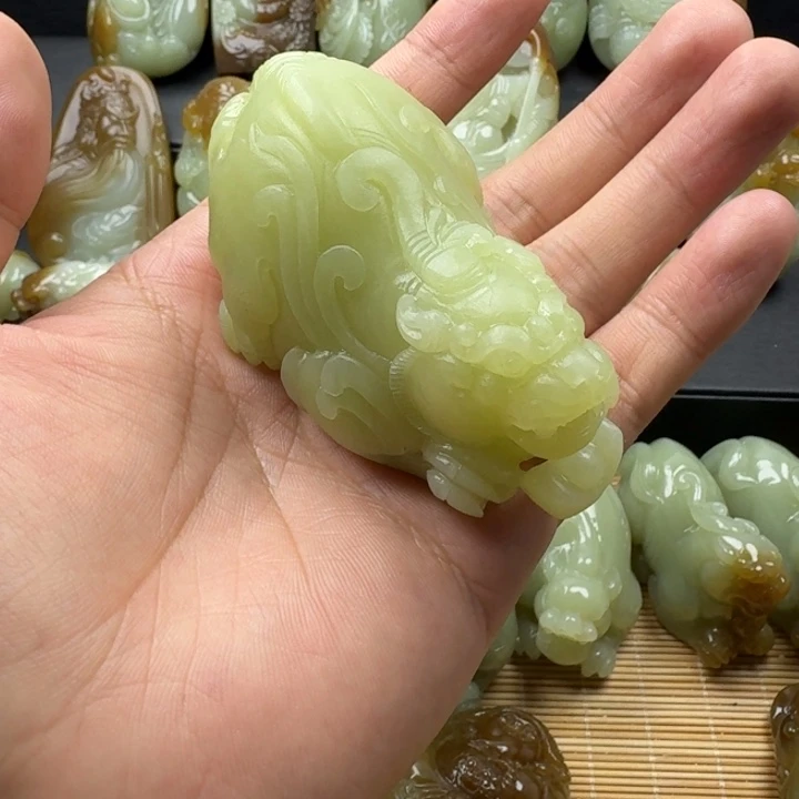 李***李和田玉未镶嵌把件