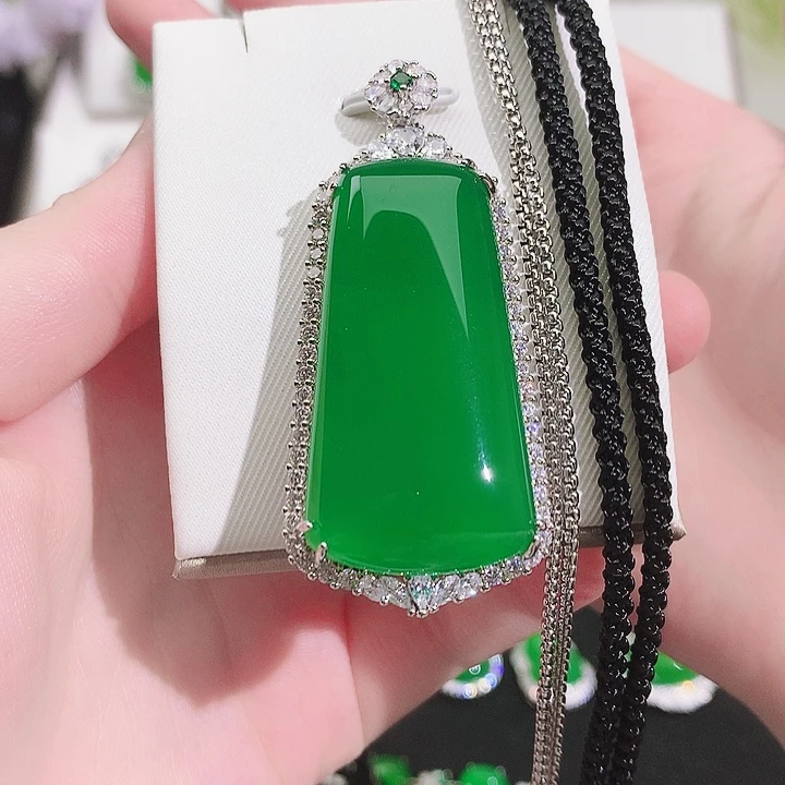 玛瑙/玉髓未镶嵌颈饰纯天然珠宝正品玉石平安无事牌项链银