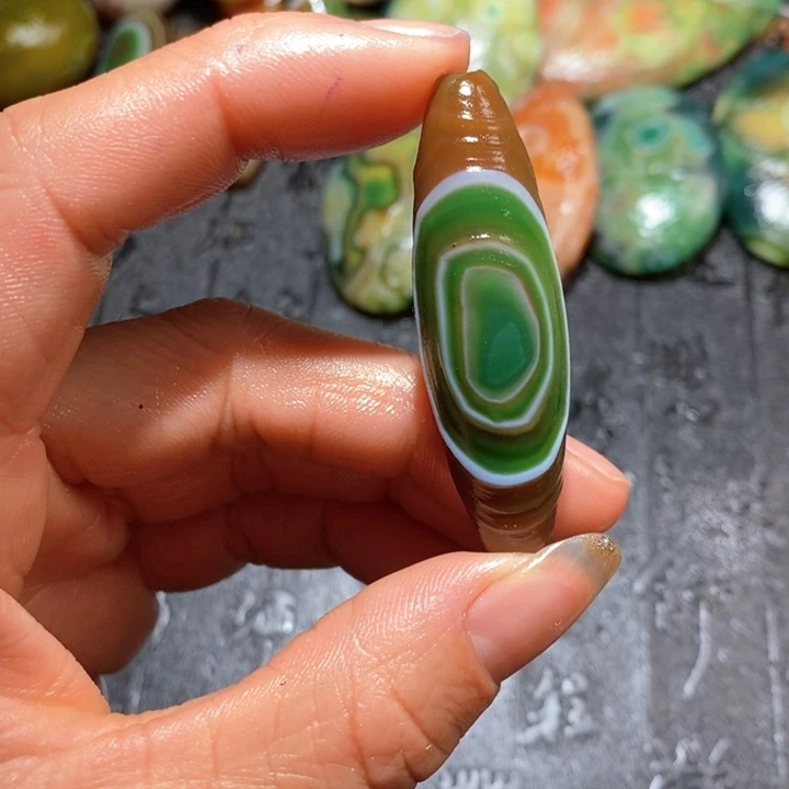 石英质玉颈饰未镶嵌彼*花