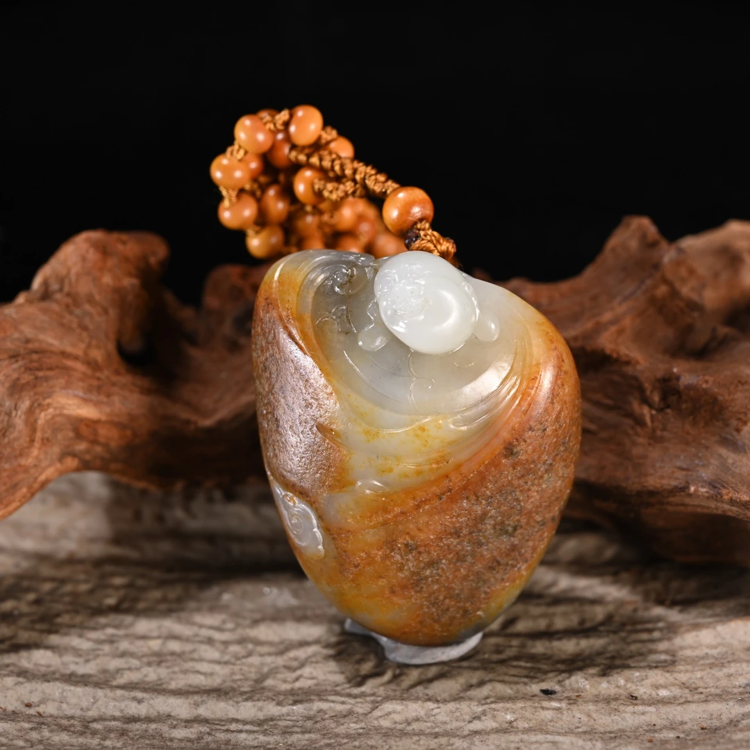 Lot8810 2510180471和田玉弥勒佛挂件【籽】/保利